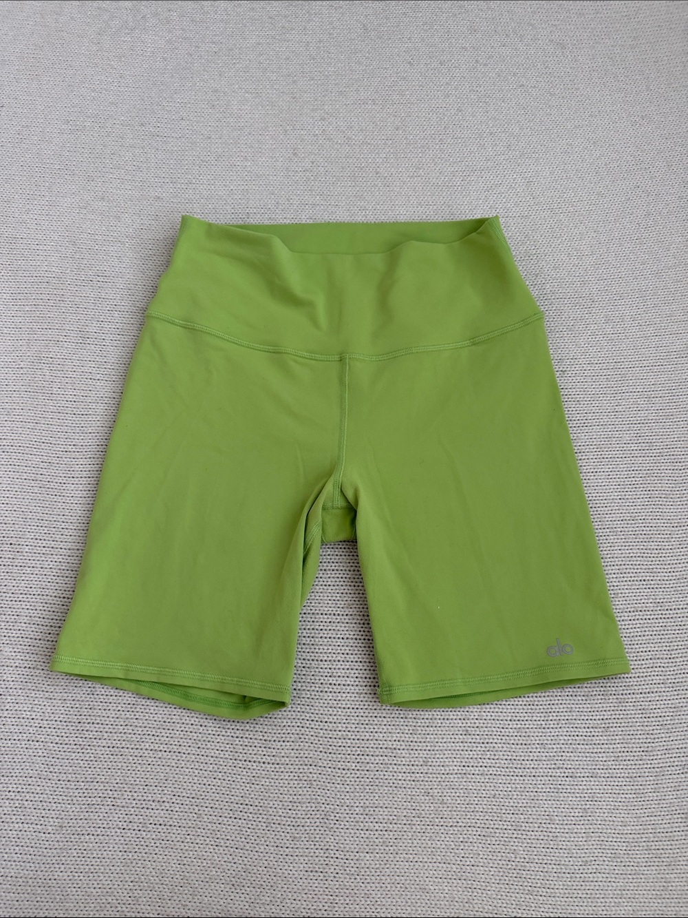 Alo Yoga Biker Shorts Green Size Large